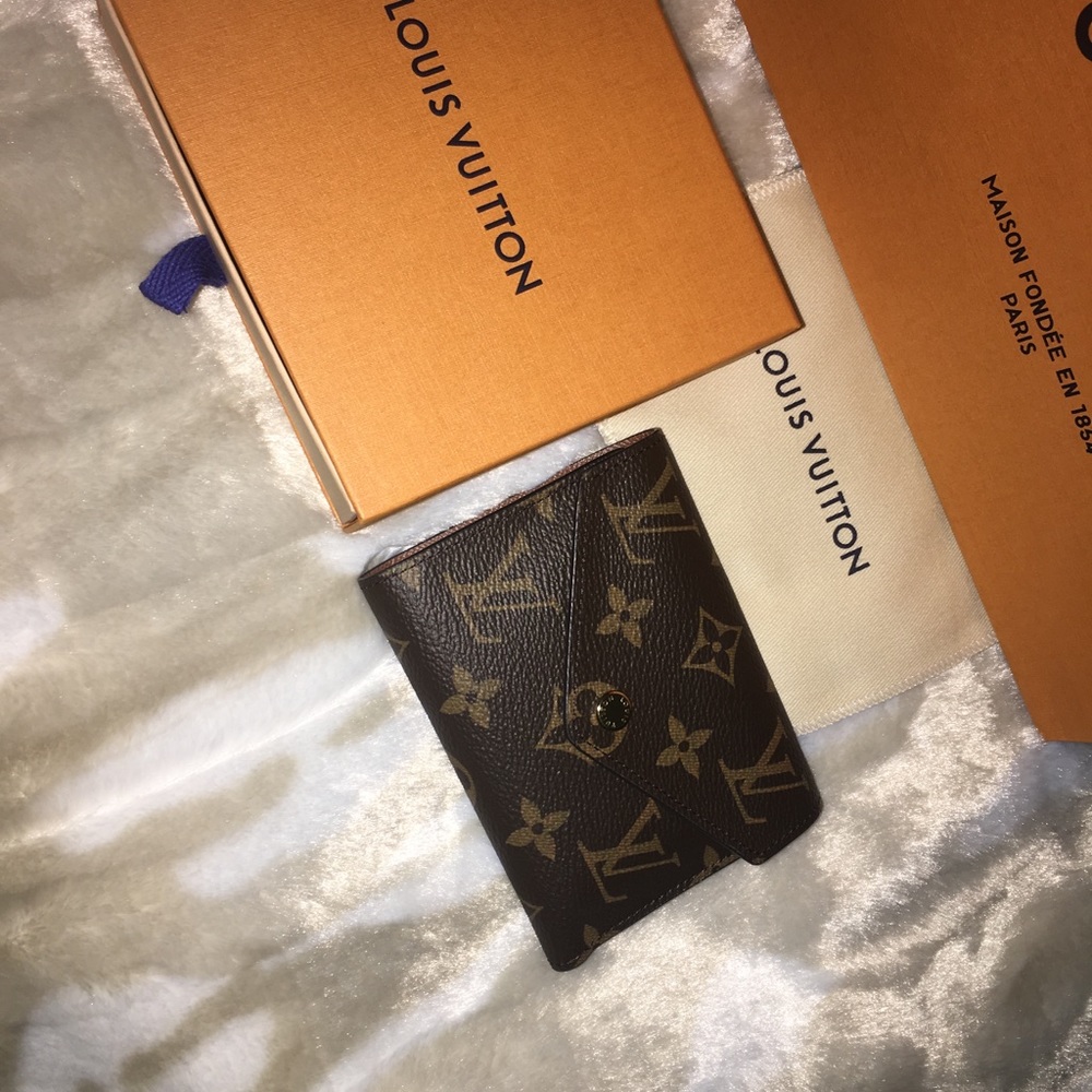 For Sale Brandnew Louis Vuitton Victorine Wallet - Picture 2 of 3